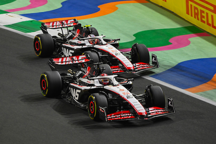 Kevin Magnussen und Nico Hülkenberg mit ihren Haas-Rennwagen