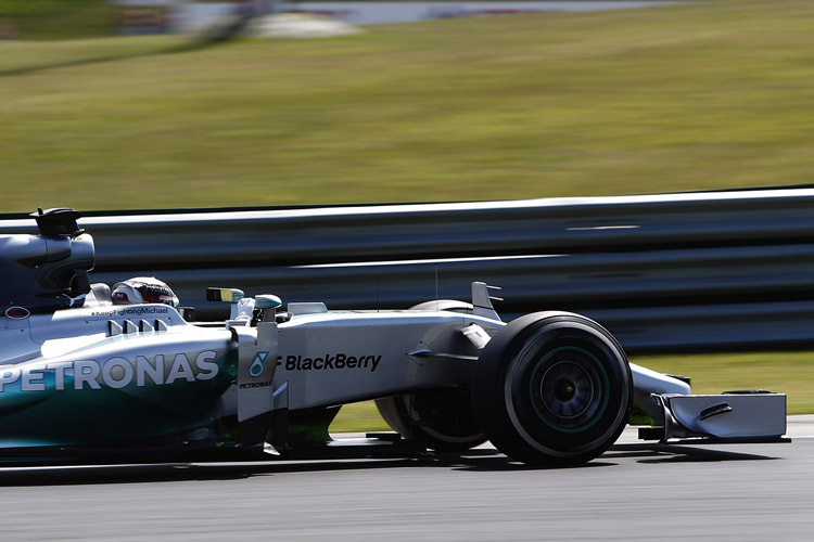 1. Training Ungarn: Lewis Hamilton war mit seiner Rundenzeit von 1:25,814 min der schnellste Mann des Morgens