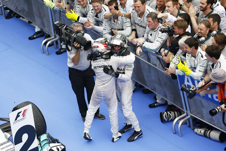 Lewis Hamilton und Nico Rosberg: Wer gratuliert am Ende wem?