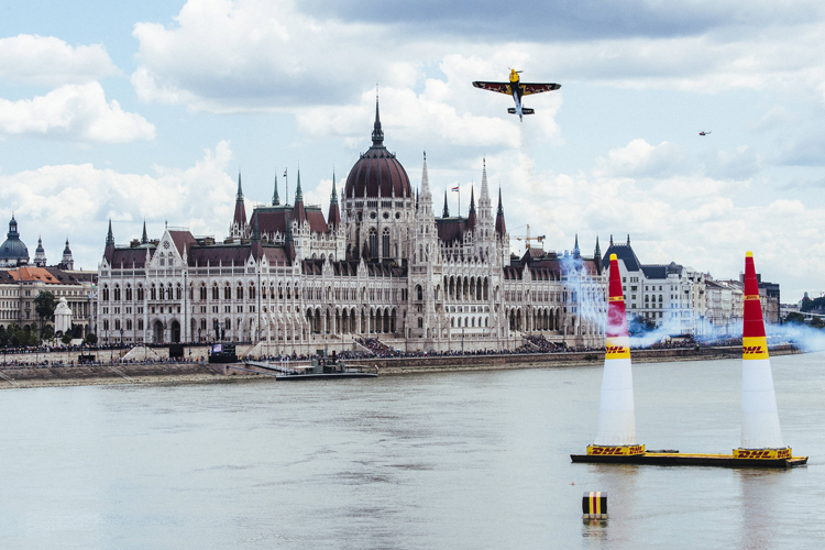 Red Bull Air Race: Martin Sonka jubelt in Budapest