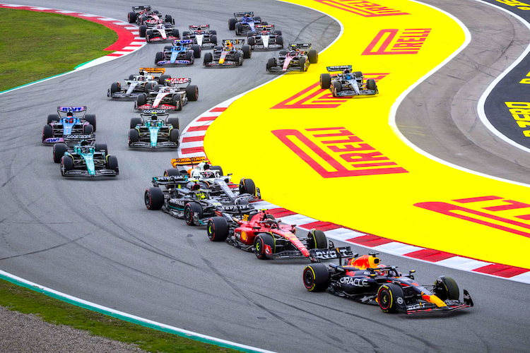 Kurz nach dem Start: Verstappen vor Sainz, dann Hamilton und Norris