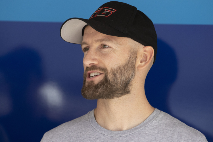 Tom Sykes hat schmerzhafte Wochen vor sich