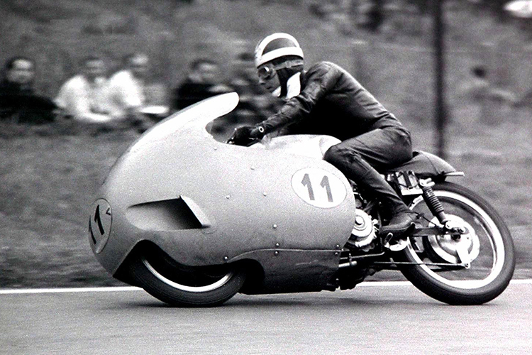 Bill Lomas 1956 auf einer Moto Guzzi 500