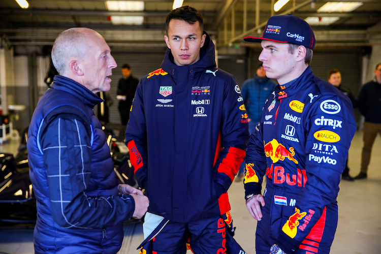 Chris Goodwin (Testfahrer von Aston Martin) mit Alexander Albon und Max Verstappen