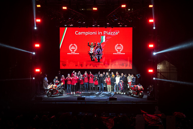 Ducati-Party: Manager und Fahrer ließen sich gemeinsam feiern