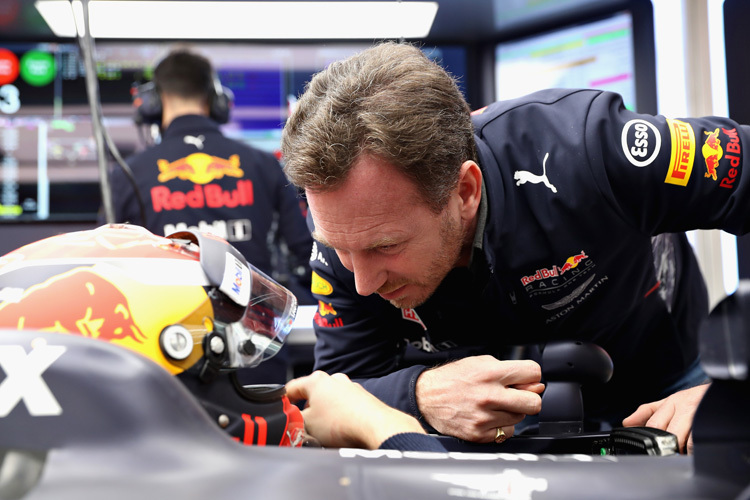 Christian Horner am Wagen von Daniel Ricciardo