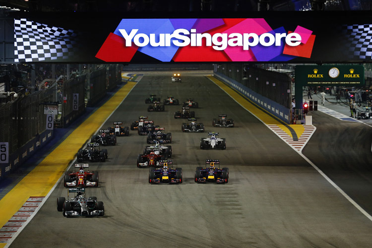 Singapur-GP-Sieger Lewis Hamilton verteidigte die Spitzenposition schon beim Start