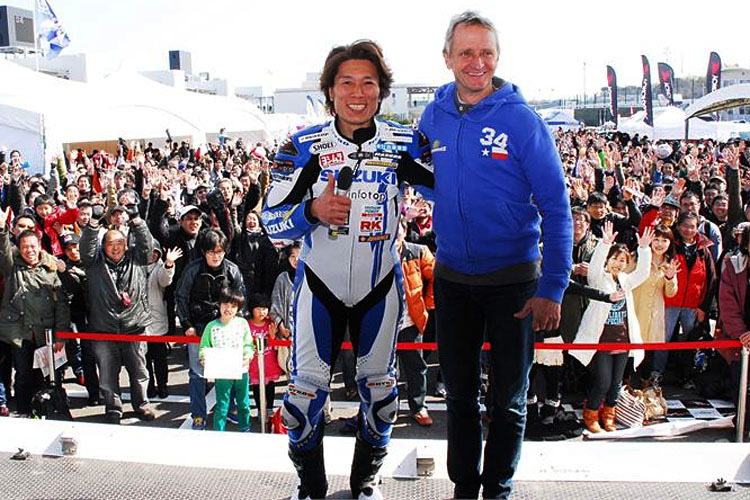 Alle Augen sind auf Kevin Schwantz (hier mit Yukio Kagayama) gerichtet