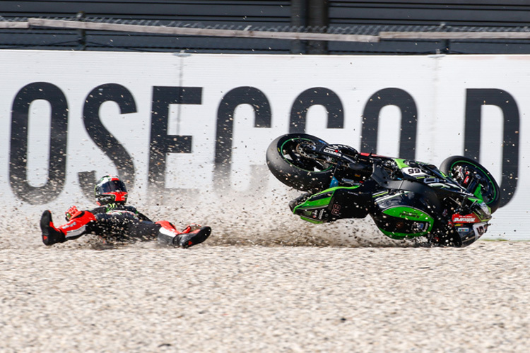 Nach diesem Sturz war an Tom Sykes’ Kawasaki nicht mehr viel ganz