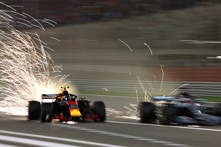 Zwischen Max Verstappen (links) und Lewis Hamilton fliegen die Funken