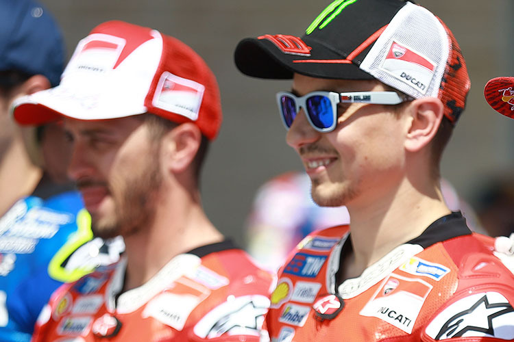 Andrea Doviziso mit seinem Ducati-Teamkollegen Jorge Lorenzo 