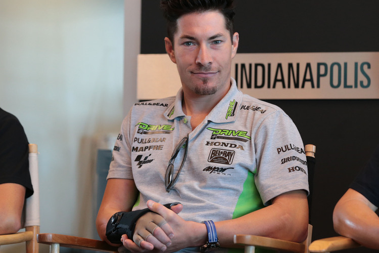 Nicky Hayden: Das rechte Handgelenk macht Kummer