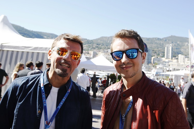Die Motorrad-Asse Jorge Lorenzo und Max Biaggi zu Besuch bei der Formel 1