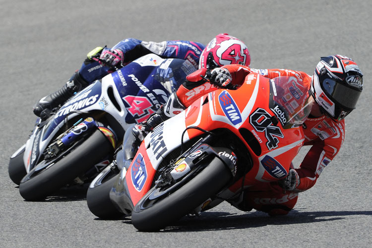 Andrea Dovizioso (4) vor Aleix Espargaró