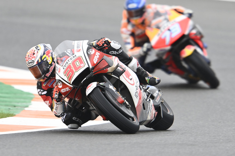 Takaaki Nakagami wird von Alex Márquez verfolgt. 2021 sind sie bei LCR Teamkollegen