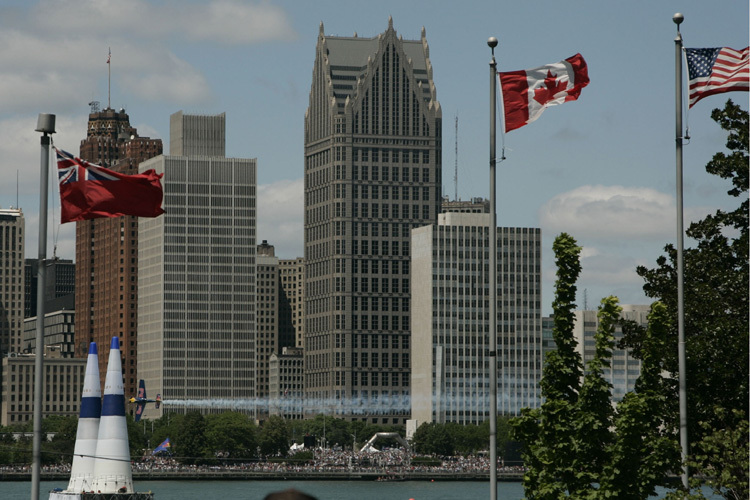 2008 – Rennen in Detroit (USA). 2009 – das Flussufer wurde gewech