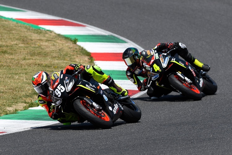 Aprilia-Testfahrer Tommaso Marcon fuhr in Mugello eine Rundenzeit von 1'58 mit der von einem Strassenmotorrad abgeleiteten Trofeo-Aprilia