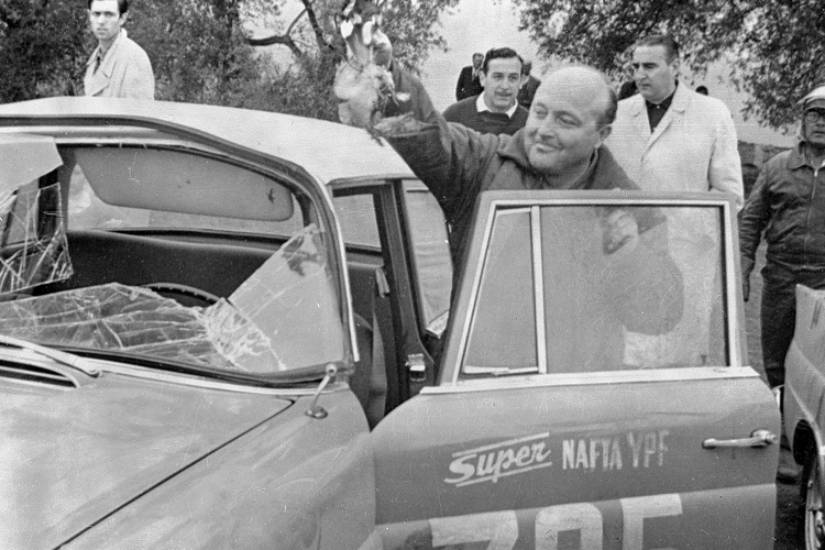Großer Straßenpreis von Argentinien 1963: Auf der ersten Etappe war Eugen Böhringer eine Taube bei ca. 200 km/h in die Windschutzscheibe seines Mercedes-Benz Typ 300 SE geflogen. Böhringer hatte sich einmal überschlagen, landete aber auf den Rädern