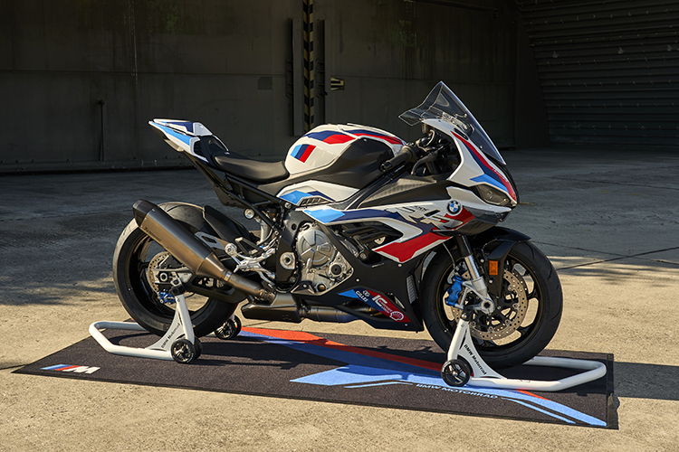 Die neue BMW M1000RR im Serientrimm