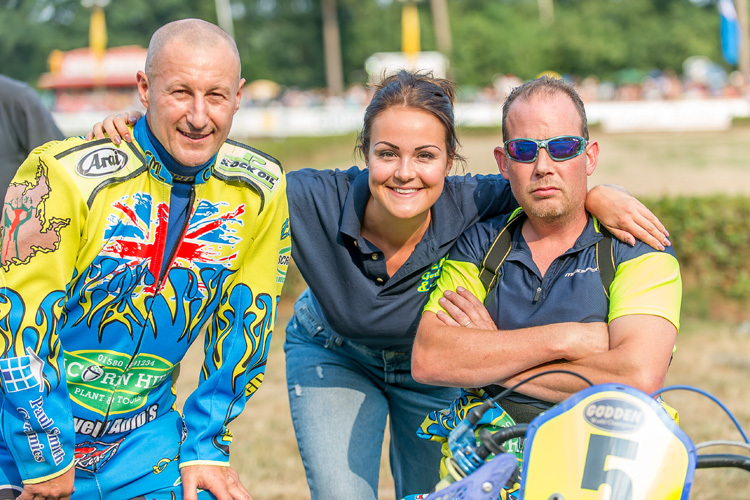 Mitch Godden (r.), Ciara Southgate und Paul Smith (GB) vor dem EM-Finale in Werlte