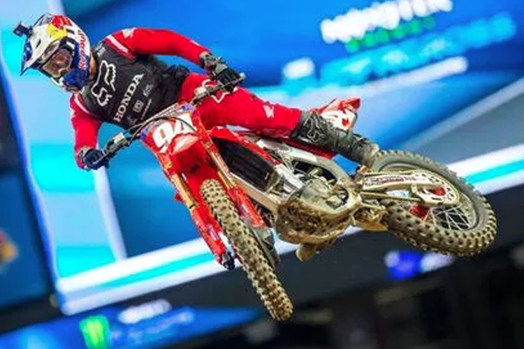 Ken Roczen gewann das 'triple crown' Event in Glendale mit einer makellosen Leistung