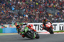 Sylvain Guintoli (50) konnte Tom Sykes nur im ersten Rennen folgen