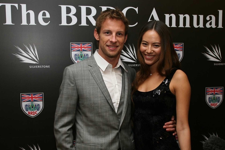 Jenson Button mit seiner Verlobten Jessica Michibata