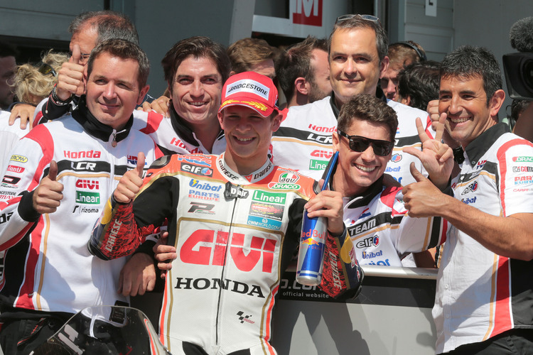 Stefan Bradl feierte mit der begeisterten LCR-Honda-Crew