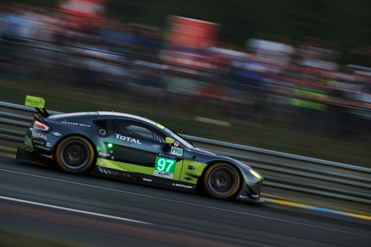 Triumph in der GTE: Der Aston Martin von Darren Turner, Jonathan Adam und Daniel Serra