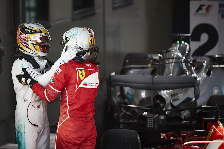 Lewis Hamilton und Sebastian Vettel nach dem Australien-GP