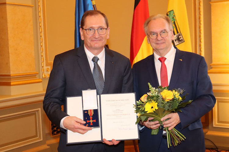 Torsten Schubert und Sachsen Anhalts Ministerpräsident Dr. Reiner Haseloff (v.l.n.r.)