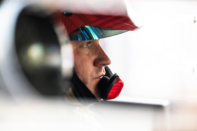 Auch eine späte zeitraubende Panne brachte Gus Greensmith nicht um den Triumpf bei der Rallye Saudi-Arabien