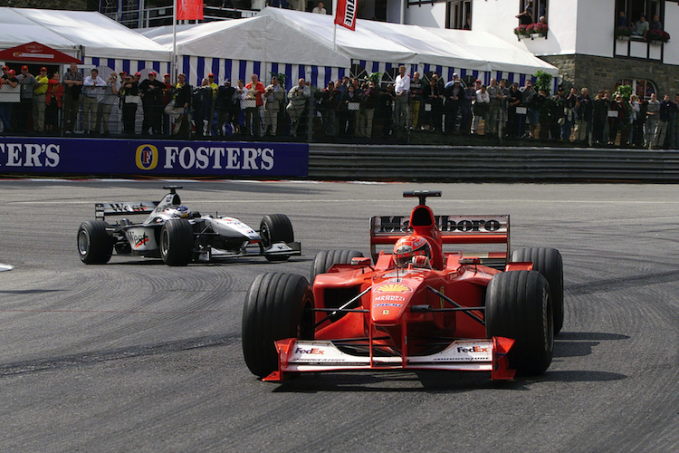Michael Schumacher vor Mika Häkkinen in Belgien 2000