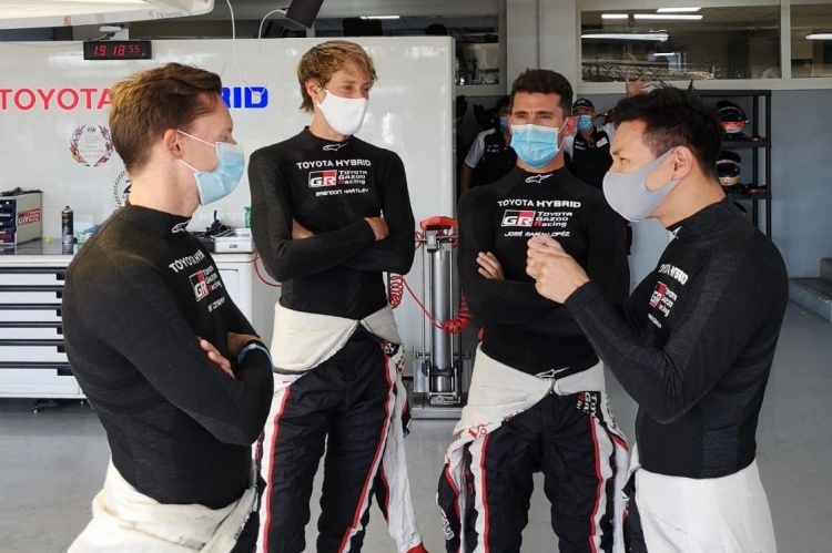 Die Toyota-Piloten Mike Conway, Brendon Hartley, José María López und Kamui Kobayashi (v. li.) während der Testfahrten in Le Castellet