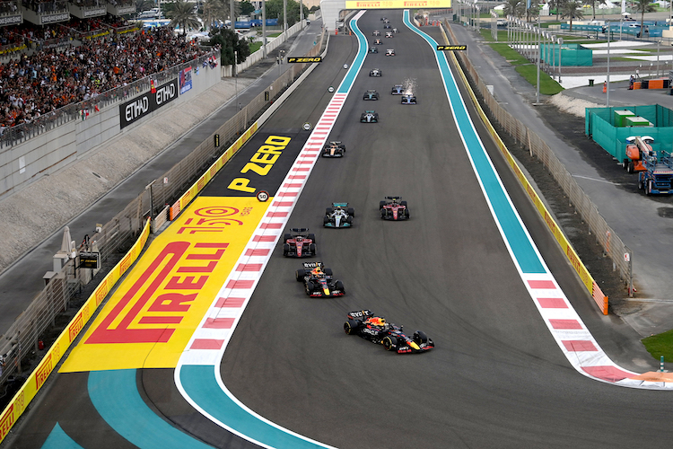Zun Beginn sah es für Sergio Pérez noch gut aus – Zweiter hinter Verstappen, das hätte gereicht