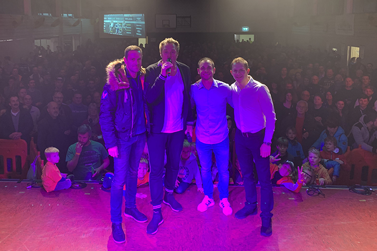 In der vollen Berkheimer Festhalle: Matthias Dolderer, Edgar Mielke, Sandro Cortese und Stefan Bradl (v.l.)