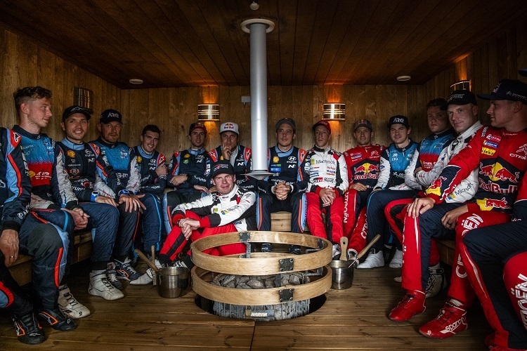 Die WM-Piloten (zur Show) in einer finnischen Sauna