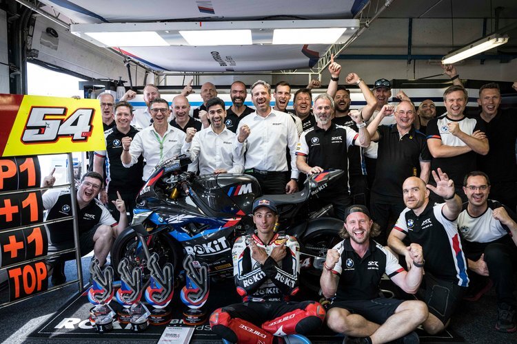 Großer Jubel bei BMW nach dem Superbike-Meeting in Misano