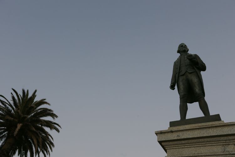 Die Statue von Captain Cook