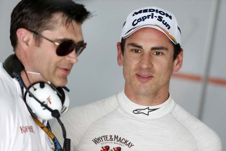 Adrian Sutil mit seinem Renningenieur Bradley Joyce