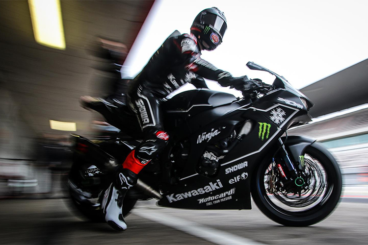 Jonathan Rea auf der neuen Kawasaki ZX-10RR