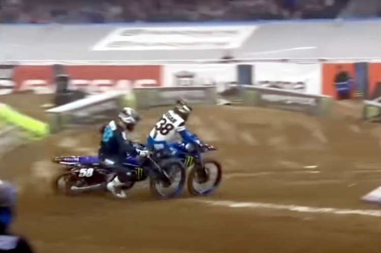 Ricky Carmichael nach SX-Crash in Detroit schockiert