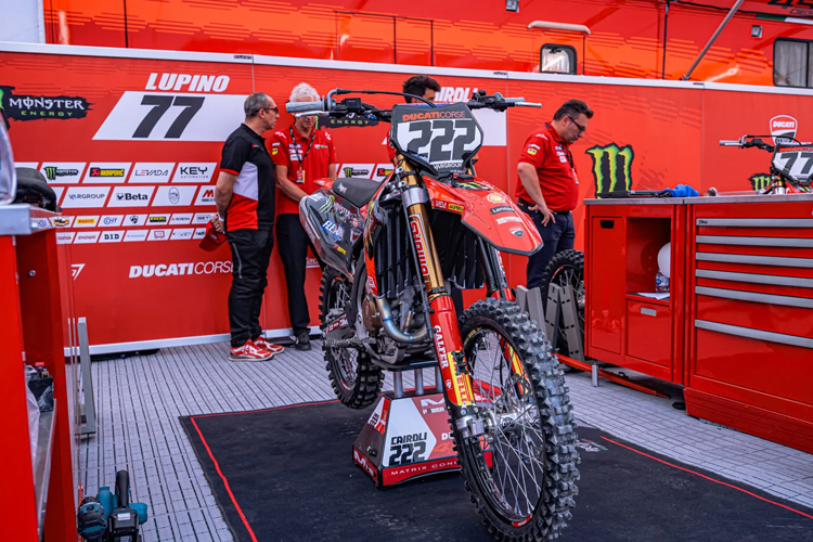 Die Ducati Demo 450 mit der Startnummer 222 von Antonio Cairoli