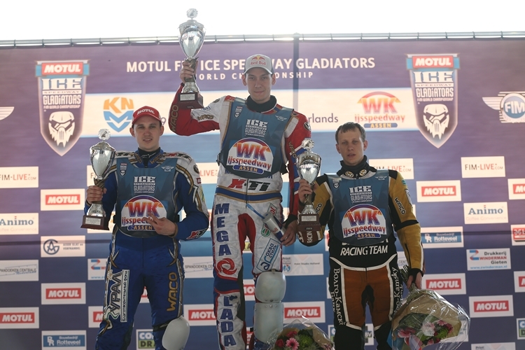 Das Podium nach Rennen 2: Ivanov, Koltakov und Khomitsevich