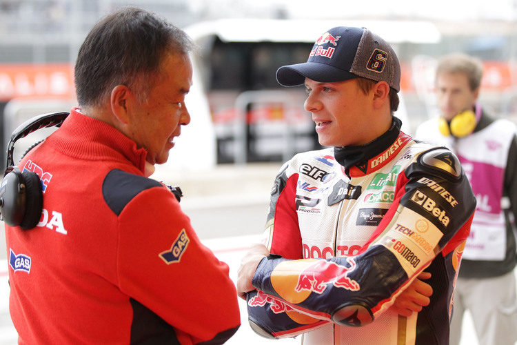 HRC-Vizepräsident Nakamoto und Honda-Pilot Bradl