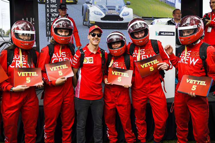 Sebastian Vettel mit einigen seiner Fans
