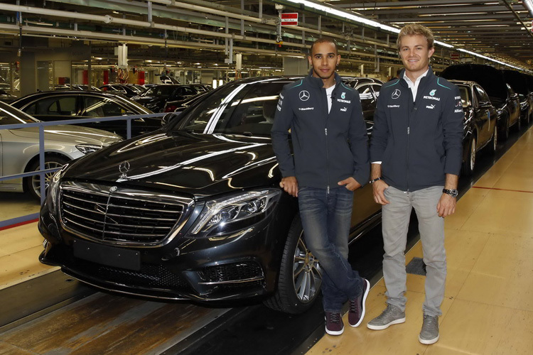 Lewis Hamilton und Nico Rosberg in der Serienfertigung