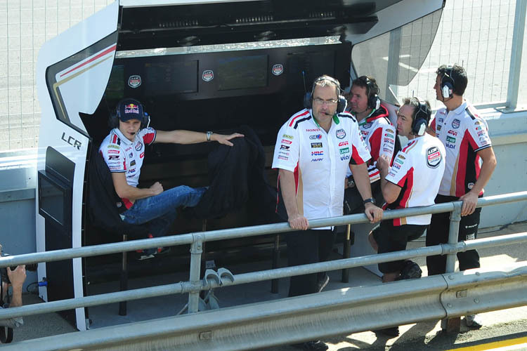 Australien: Stefan Bradl mit dem LCR-Team an der Box