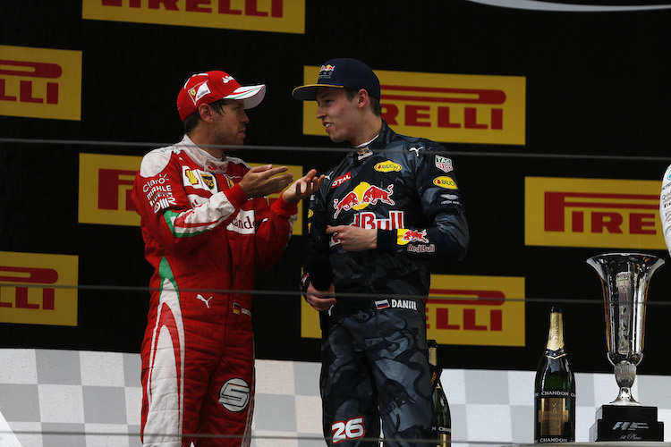 Sebastian Vettel und Daniil Kvyat nach dem China-GP