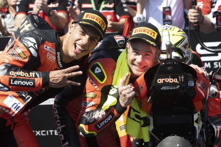 Die Ducati-Werksfahrer Michael Rinaldi (li.) und Alvaro Bautista